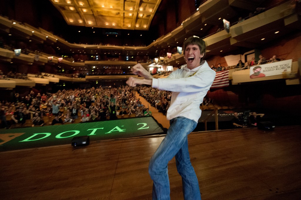 Dota Dendi crowd fan star