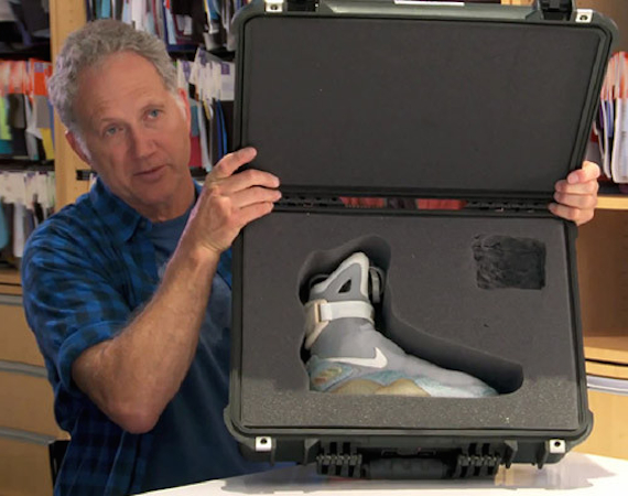 Nike Air MAG 006