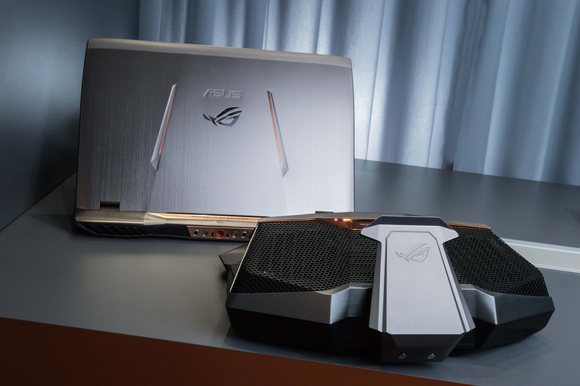 1-ROG-GX700-gaming-notebook