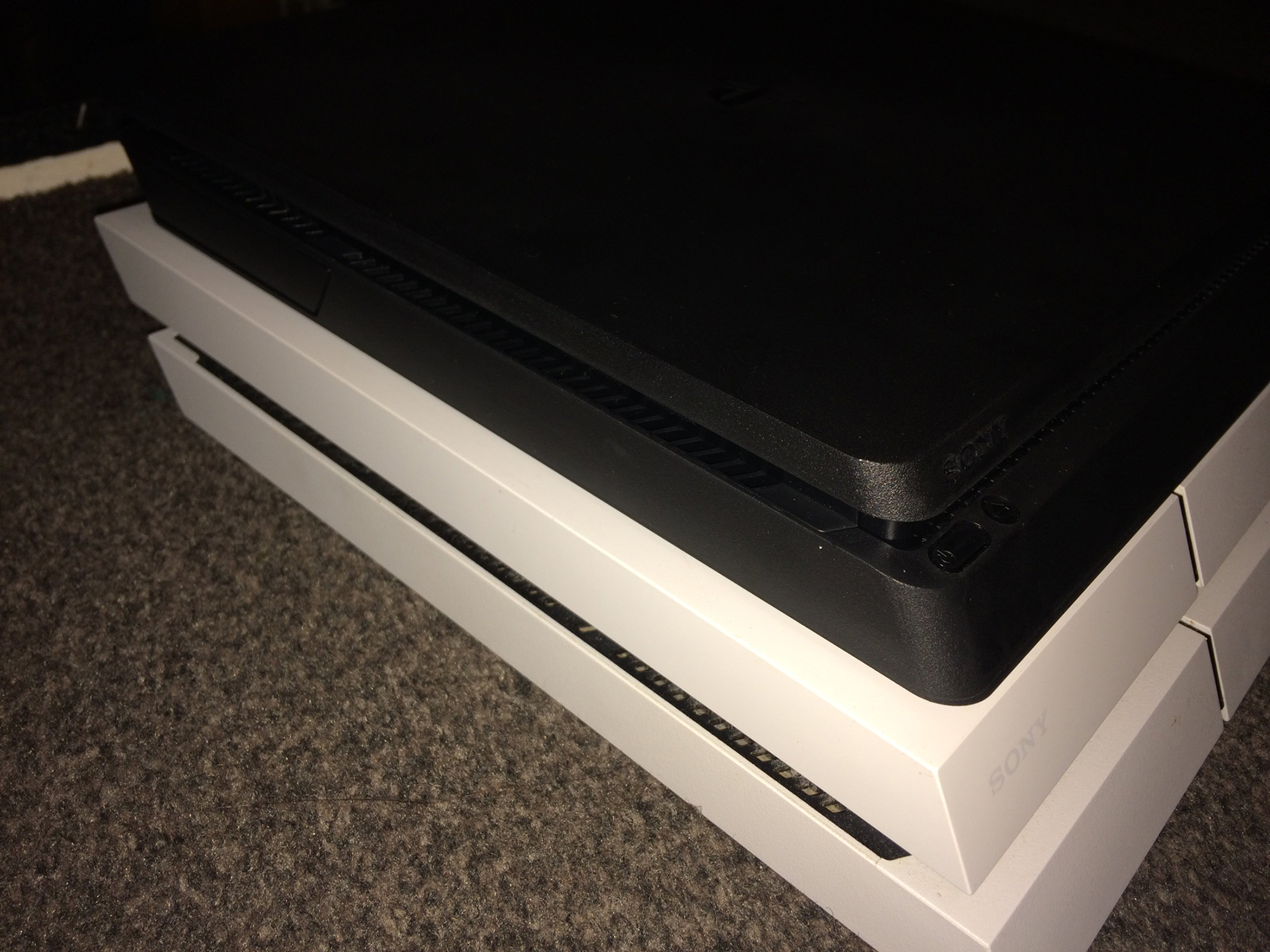 PS4 Slim comp 2