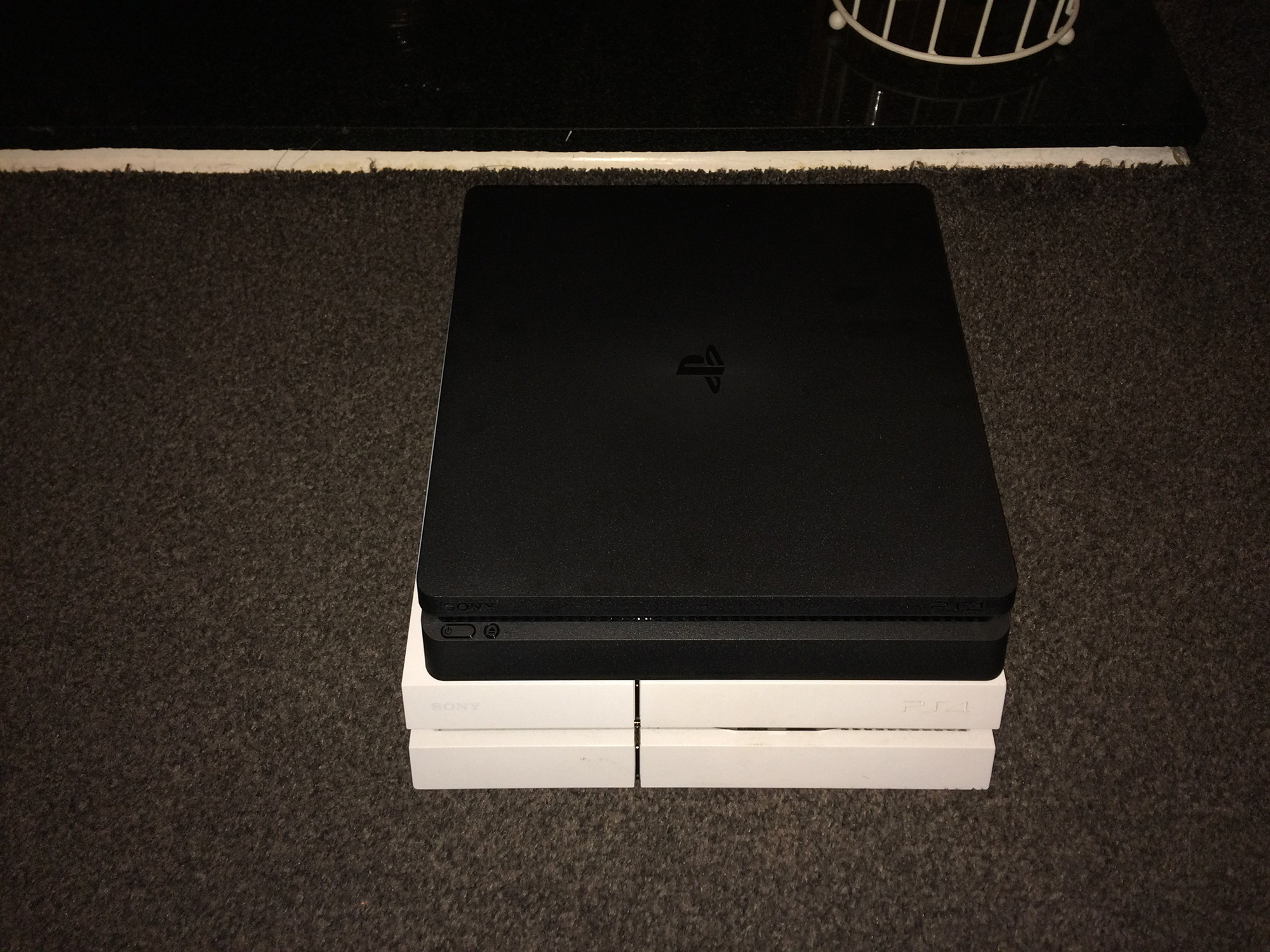 PS4 Slim comp 4