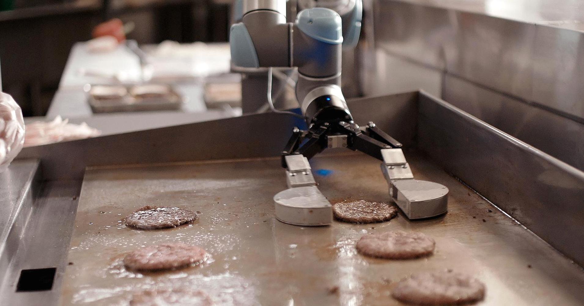 Flippy, el robot cocinero que hace hasta 300 hamburguesas por hora